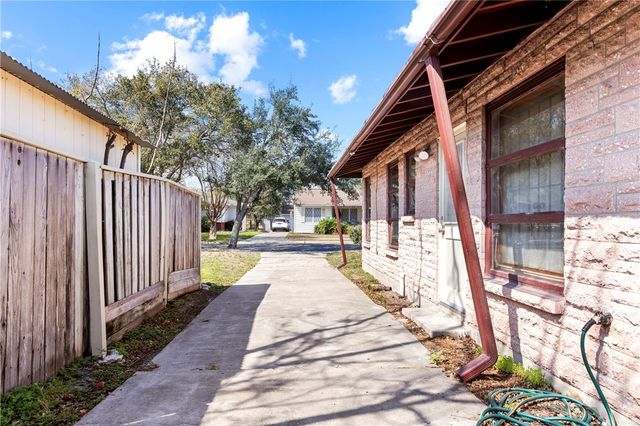 521 Chamberlain St, Corpus Christi, TX 78404