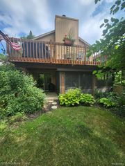 2475 Jackson Boulevard, Highland, MI 48356