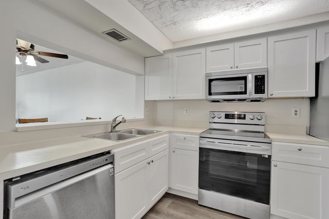 1920 SABAL PALM Drive 203, Davie, FL 33324