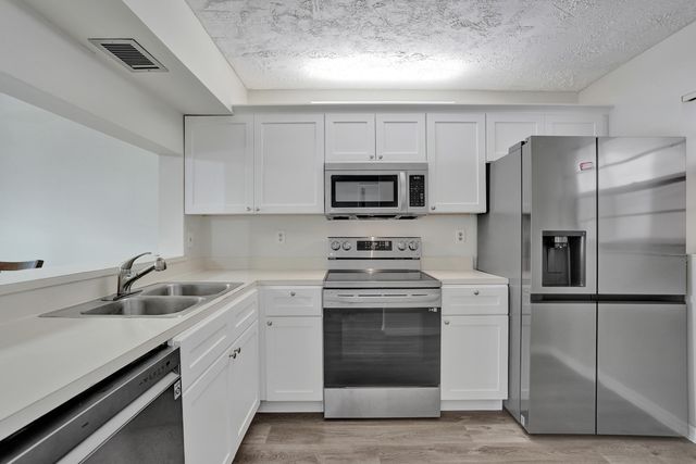 1920 SABAL PALM Drive 203, Davie, FL 33324