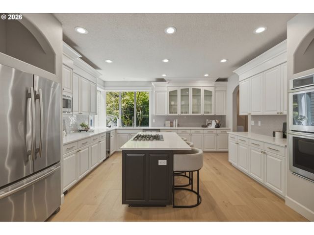 3390 QUAIL RIDGE Ct, West Linn, OR 97068