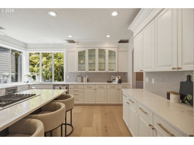 3390 QUAIL RIDGE Ct, West Linn, OR 97068