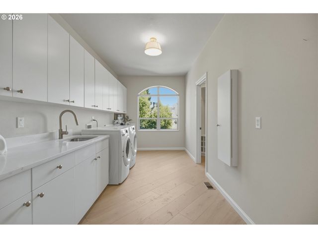 3390 QUAIL RIDGE Ct, West Linn, OR 97068