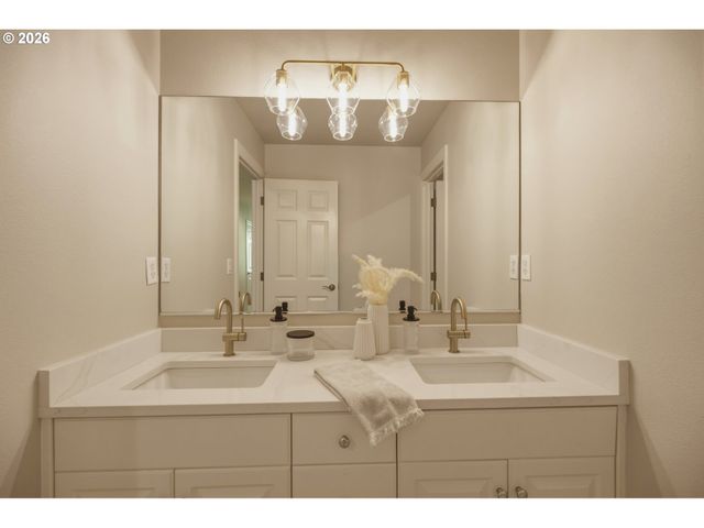 3390 QUAIL RIDGE Ct, West Linn, OR 97068