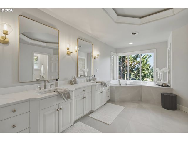 3390 QUAIL RIDGE Ct, West Linn, OR 97068