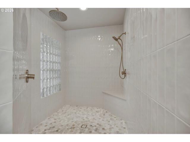 3390 QUAIL RIDGE Ct, West Linn, OR 97068
