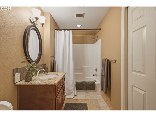 3390 QUAIL RIDGE Ct, West Linn, OR 97068