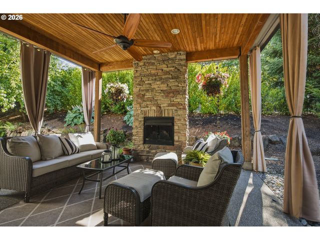 3390 QUAIL RIDGE Ct, West Linn, OR 97068