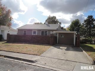 923 HAWLEY Avenue, Taylorville, IL 62568