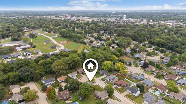 4806 Taylor Street, Davenport, IA 52806