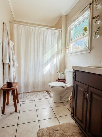 323 County Road 1519, Jacksonville, TX 75766