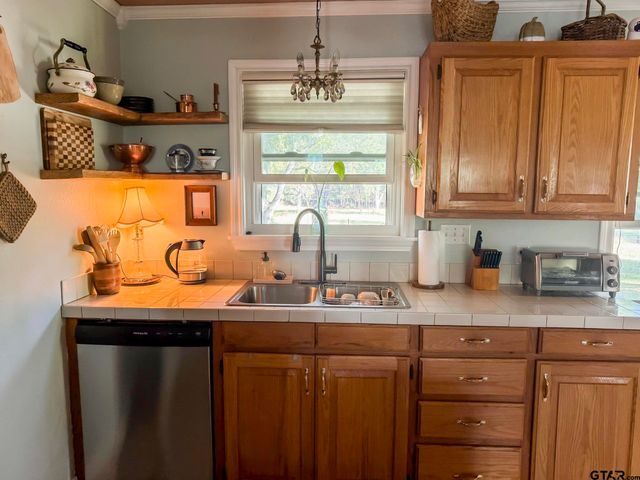 323 County Road 1519, Jacksonville, TX 75766