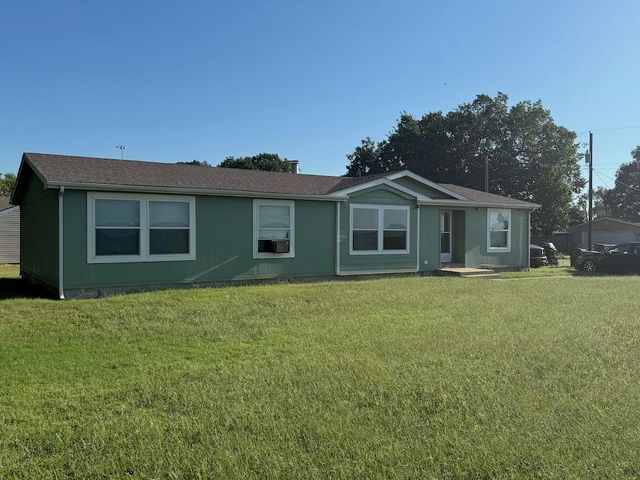 220 W 22nd St, Harper, KS 67058