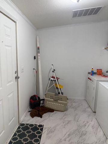 220 W 22nd St, Harper, KS 67058