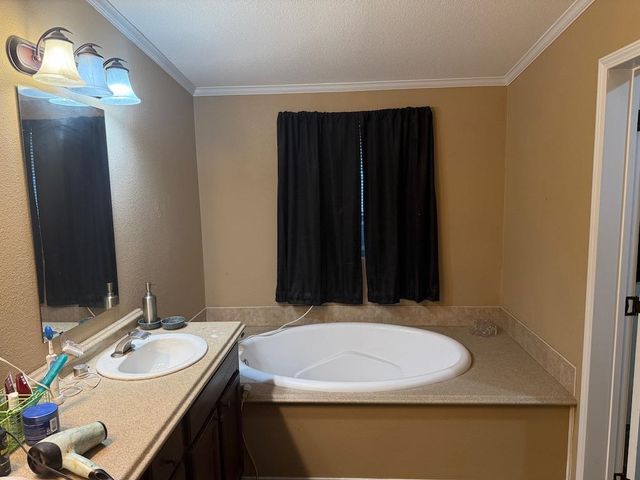 220 W 22nd St, Harper, KS 67058