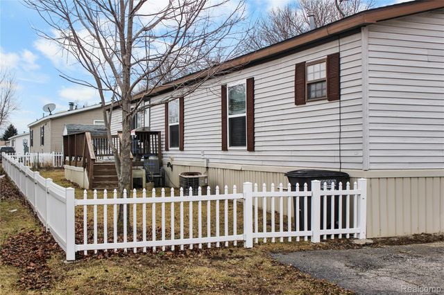 2351 Hiddenview Drive, Berlin Charter Township, MI 48166