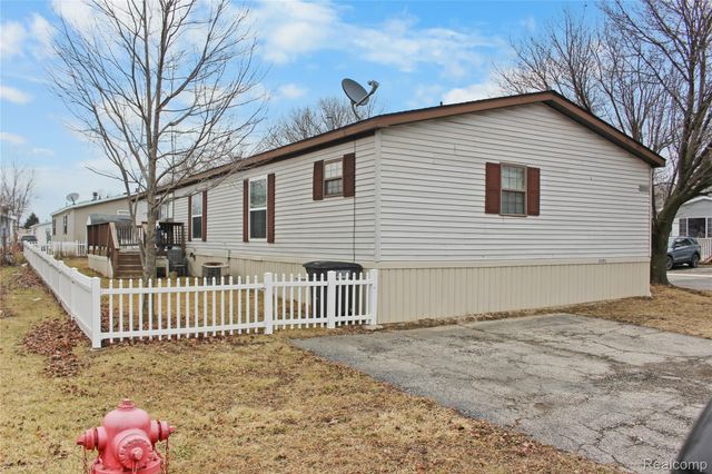 2351 Hiddenview Drive, Berlin Charter Township, MI 48166