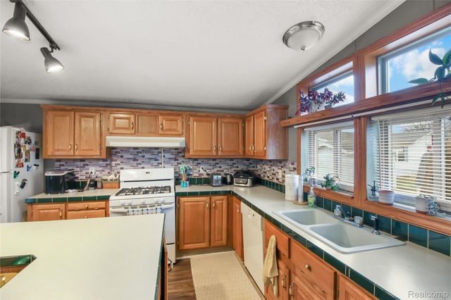 2351 Hiddenview Drive, Berlin Charter Township, MI 48166