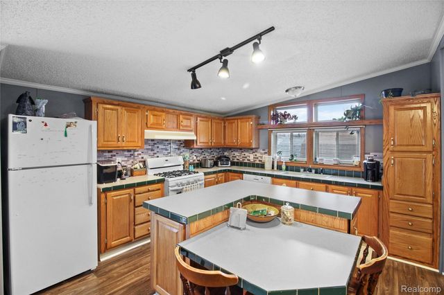 2351 Hiddenview Drive, Berlin Charter Township, MI 48166