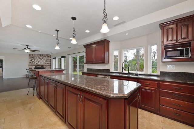 2010 Nicklaus Cir, Roseville, CA 95678