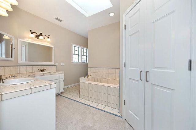 2010 Nicklaus Cir, Roseville, CA 95678