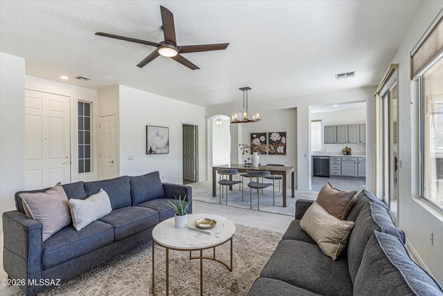 7541 W Wandering Coyote Drive, Tucson, AZ 85743