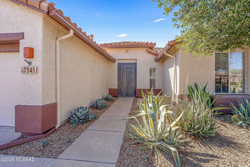 7541 W Wandering Coyote Drive, Tucson, AZ 85743