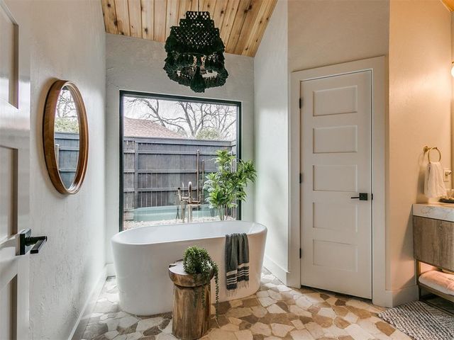 2904 Castlewood Drive, Norman, OK 73072