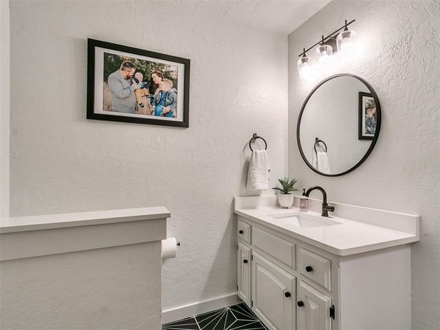 2904 Castlewood Drive, Norman, OK 73072
