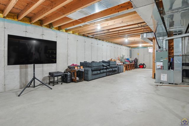 3808 NW Cherry Creek DR, Topeka, KS 66618