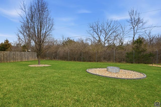 3808 NW Cherry Creek DR, Topeka, KS 66618