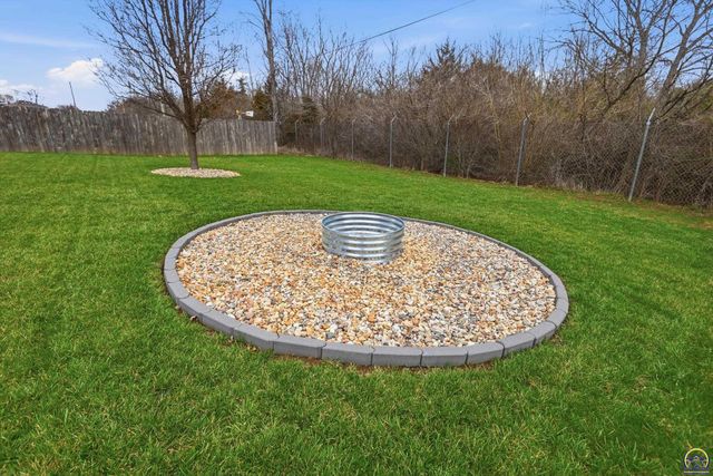 3808 NW Cherry Creek DR, Topeka, KS 66618