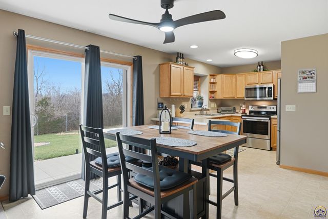 3808 NW Cherry Creek DR, Topeka, KS 66618