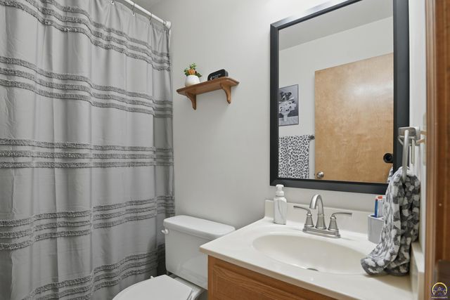 3808 NW Cherry Creek DR, Topeka, KS 66618