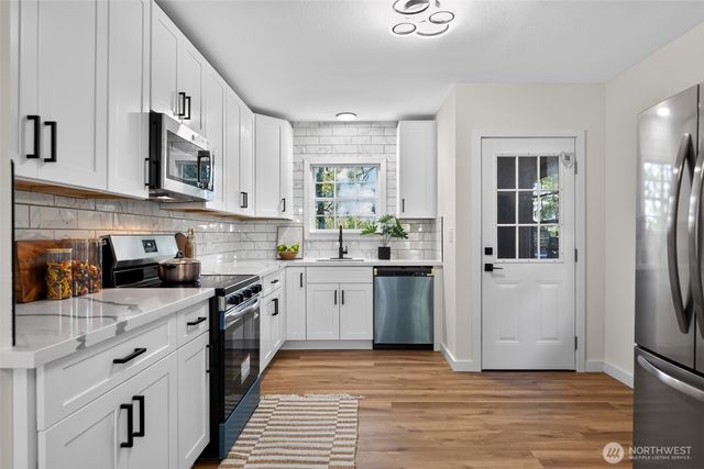 98 Hardie Avenue SW, Renton, WA 98057