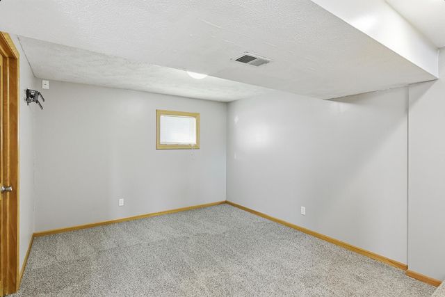 36 WENWOOD Circle, Council Bluffs, IA 51503