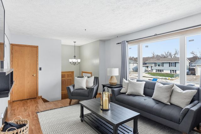 36 WENWOOD Circle, Council Bluffs, IA 51503