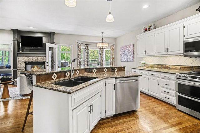 5420 W 132nd Terrace, Overland Park, KS 66209