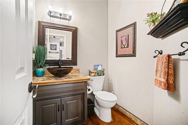 5420 W 132nd Terrace, Overland Park, KS 66209