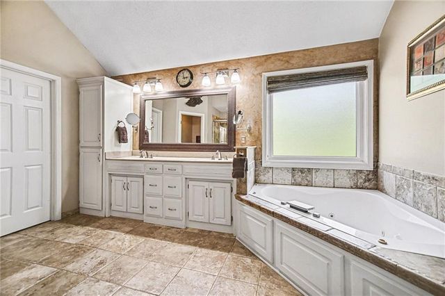 5420 W 132nd Terrace, Overland Park, KS 66209