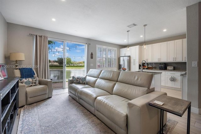 8070 NW 108th Pl, Doral, FL 33178
