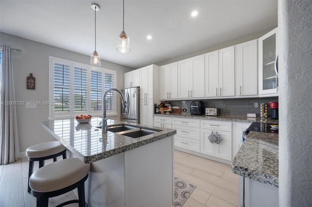 8070 NW 108th Pl, Doral, FL 33178