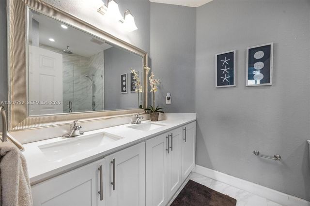 8070 NW 108th Pl, Doral, FL 33178
