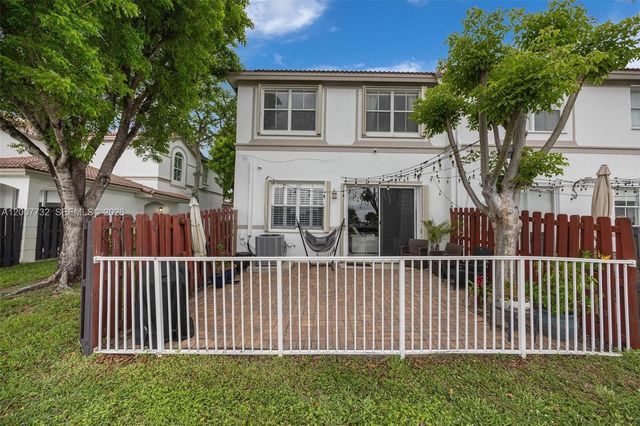 8070 NW 108th Pl, Doral, FL 33178