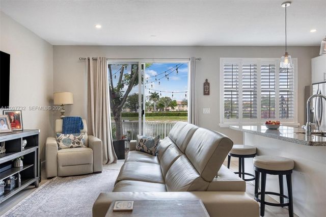 8070 NW 108th Pl, Doral, FL 33178