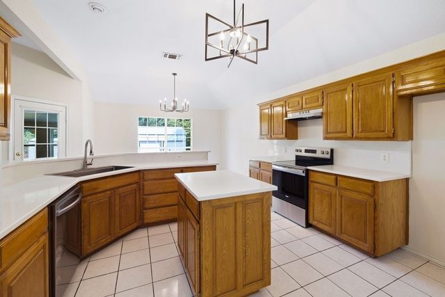 7501 Cains Meadow Court, Burleson, TX 76028