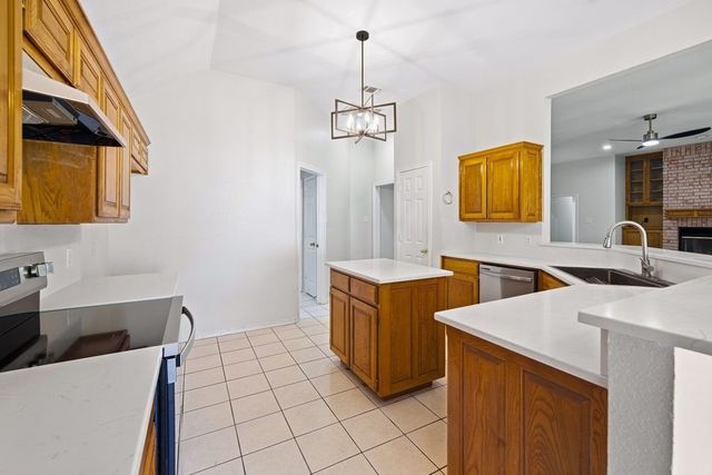 7501 Cains Meadow Court, Burleson, TX 76028