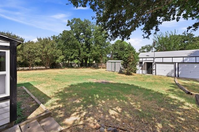 7501 Cains Meadow Court, Burleson, TX 76028