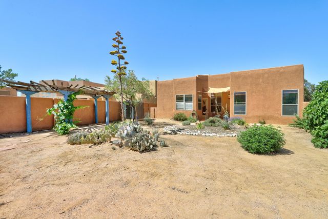 6920 Via Del Cerro NE, Albuquerque, NM 87113