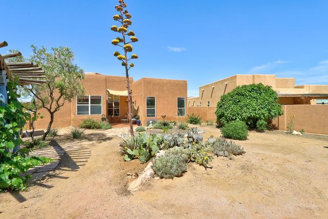 6920 Via Del Cerro NE, Albuquerque, NM 87113